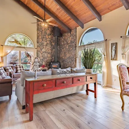 River View Retreat Sleeps 16/ Hot Tub/Basketball Court